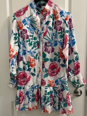 chic Floral Button-Front Collared Blouse in White Multi
